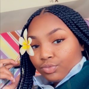 Meet your Posher, Amaya